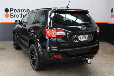 2022 Ford Everest - Thumbnail