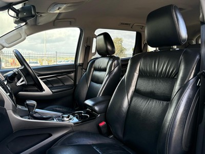 2016 Mitsubishi Pajero Sport - Thumbnail