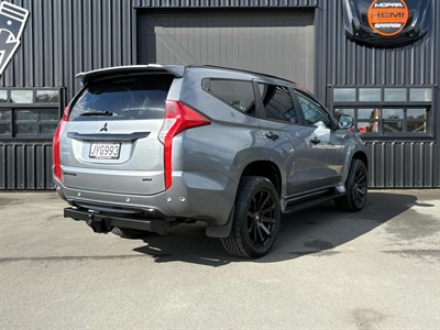2016 Mitsubishi Pajero Sport - Thumbnail