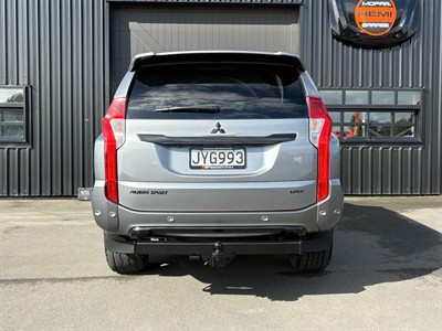 2016 Mitsubishi Pajero Sport - Thumbnail