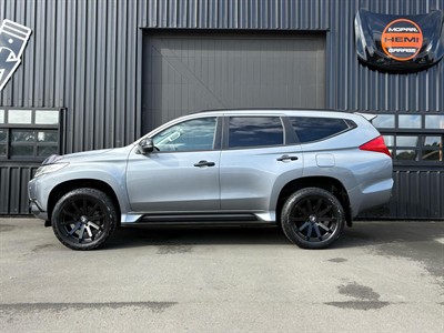 2016 Mitsubishi Pajero Sport - Thumbnail