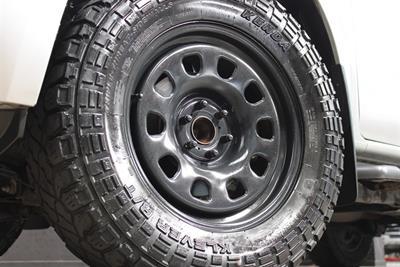 2022 Nissan Navara - Thumbnail