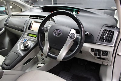2014 Toyota PRIUS - Thumbnail