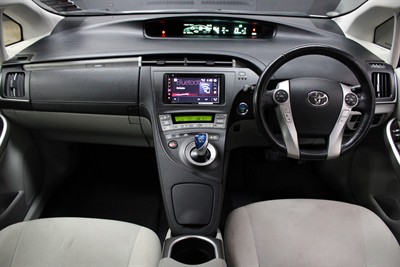 2014 Toyota PRIUS - Thumbnail