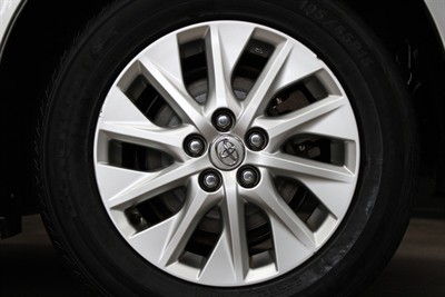 2014 Toyota PRIUS - Thumbnail