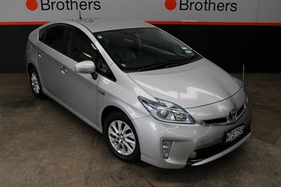 2014 Toyota PRIUS - Thumbnail