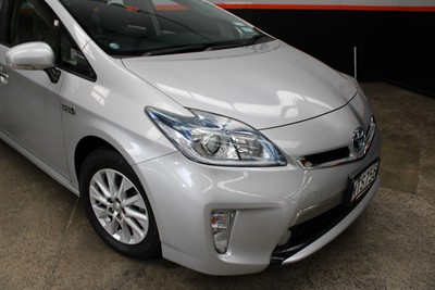 2014 Toyota PRIUS - Thumbnail