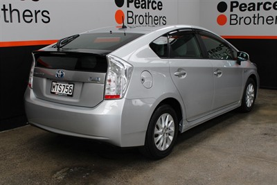 2014 Toyota PRIUS - Thumbnail