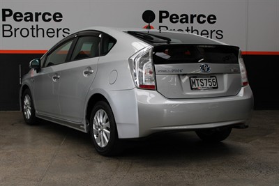 2014 Toyota PRIUS - Thumbnail