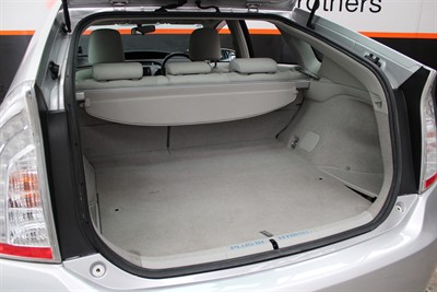 2014 Toyota PRIUS - Thumbnail
