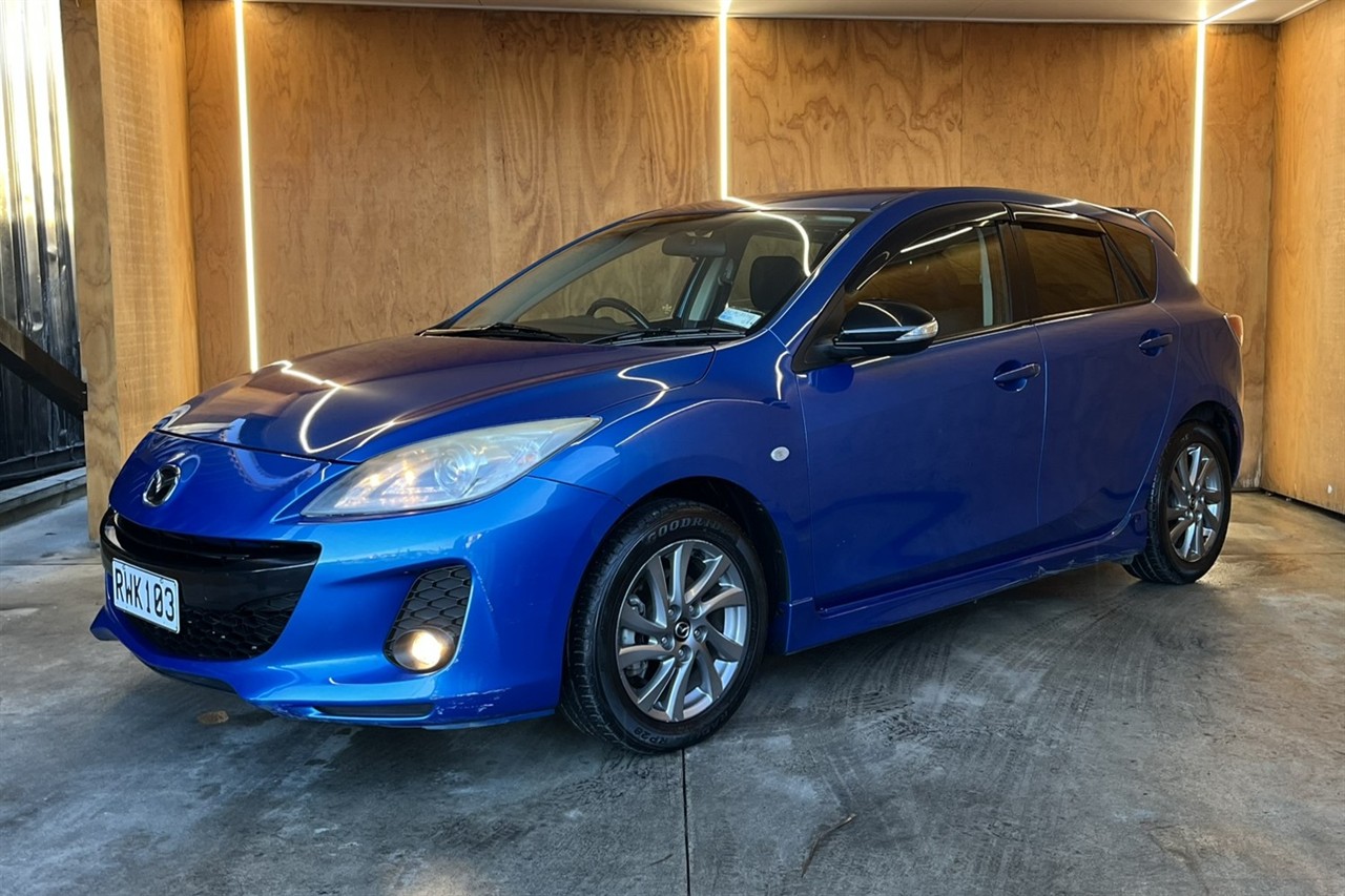 2013 Mazda Axela