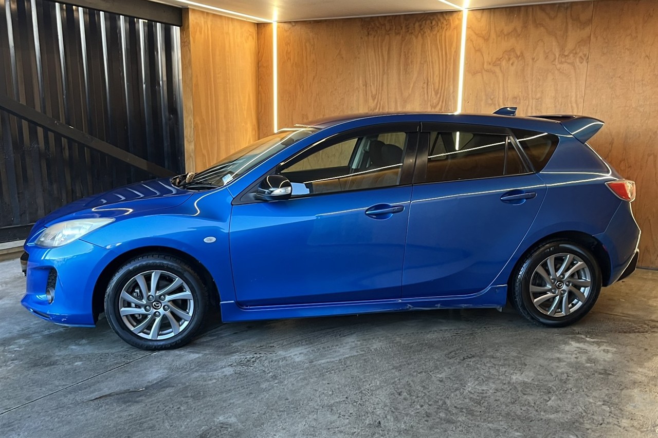 2013 Mazda Axela