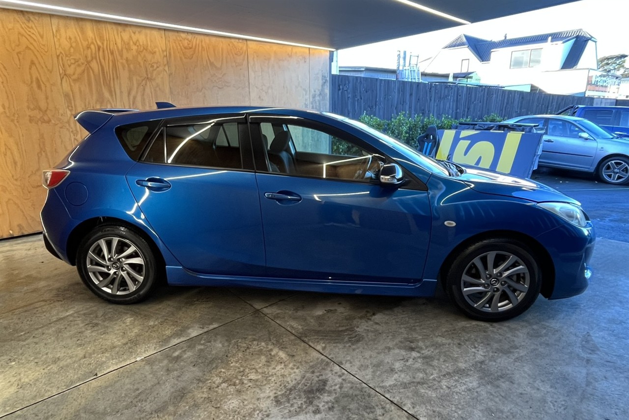 2013 Mazda Axela
