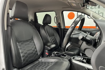2021 Nissan Navara - Thumbnail