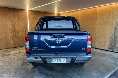 2016 Nissan Navara - Thumbnail