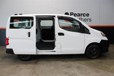 2015 Nissan Nv200 - Thumbnail