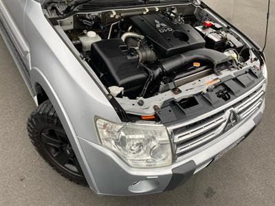 2011 Mitsubishi Pajero - Thumbnail