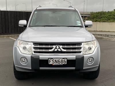 2011 Mitsubishi Pajero - Thumbnail
