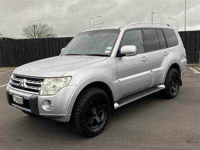 2011 Mitsubishi Pajero - Thumbnail