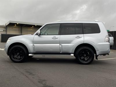 2011 Mitsubishi Pajero - Thumbnail