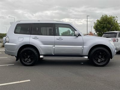 2011 Mitsubishi Pajero - Thumbnail