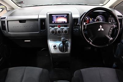 2011 Mitsubishi Delica - Thumbnail