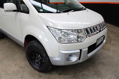 2011 Mitsubishi Delica - Thumbnail