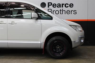 2011 Mitsubishi Delica - Thumbnail