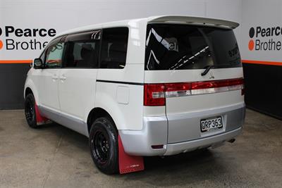 2011 Mitsubishi Delica - Thumbnail