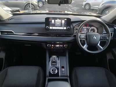 2022 Mitsubishi Outlander - Thumbnail