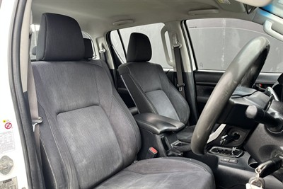 2016 Toyota Hilux - Thumbnail
