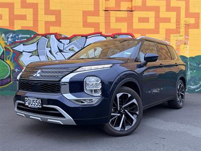 2023 Mitsubishi Outlander - Thumbnail