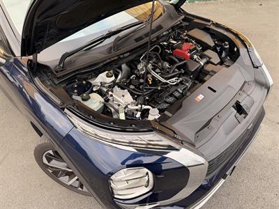 2023 Mitsubishi Outlander - Thumbnail