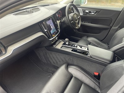 2022 Volvo V60 - Thumbnail