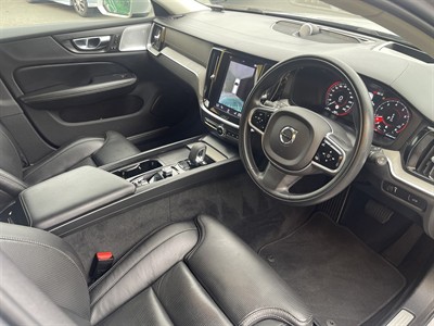 2022 Volvo V60 - Thumbnail