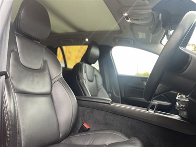 2022 Volvo V60 - Thumbnail