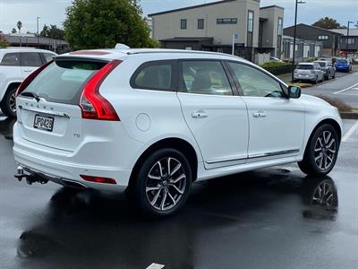 2016 Volvo Xc60 - Thumbnail