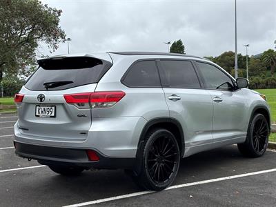 2017 Toyota Highlander - Thumbnail