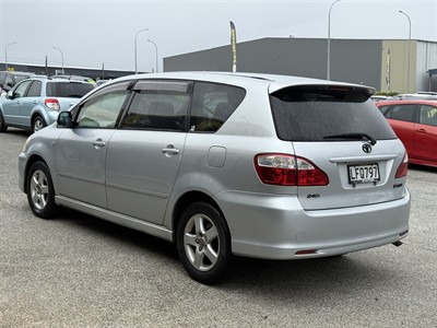 2006 Toyota Ipsum - Thumbnail