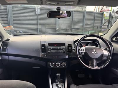 2009 Mitsubishi Outlander - Thumbnail