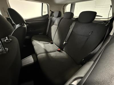 2015 Nissan Leaf - Thumbnail