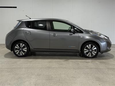 2015 Nissan Leaf - Thumbnail
