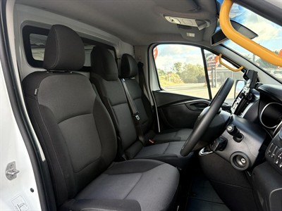 2021 Mitsubishi Express - Thumbnail