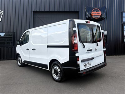 2021 Mitsubishi Express - Thumbnail