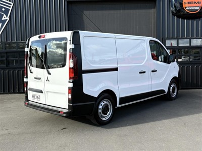 2021 Mitsubishi Express - Thumbnail