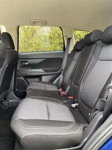 2022 Mitsubishi Outlander - Thumbnail