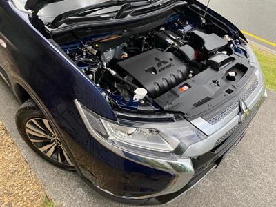 2022 Mitsubishi Outlander - Thumbnail