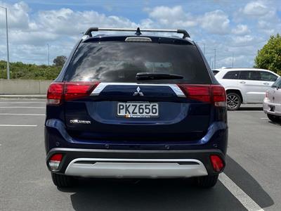 2022 Mitsubishi Outlander - Thumbnail