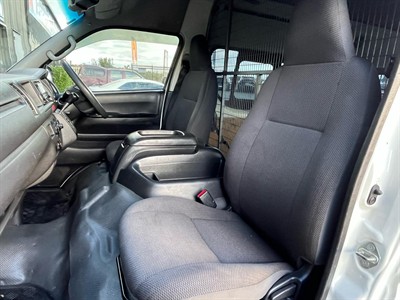 2017 Toyota Hiace - Thumbnail