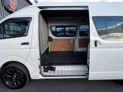 2017 Toyota Hiace - Thumbnail